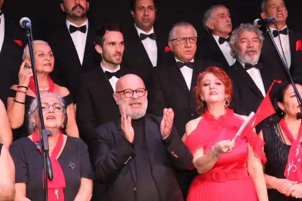 İzmit, Cumhuriyeti Türk Sanat Müziği Konseri ile kutladı