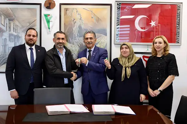 Gemlik’te Cihatlı Toplu Konutları’nda ilk anahtarlar teslim edildi