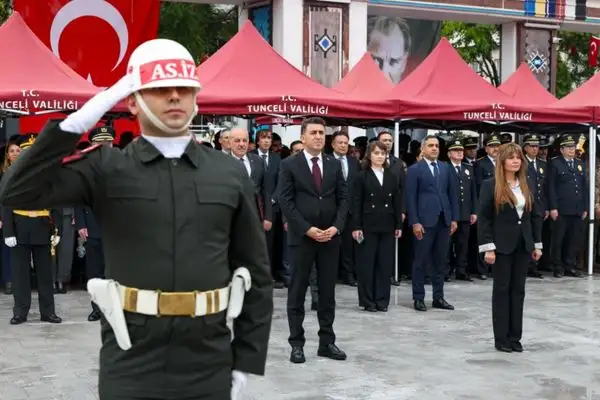 Tunceli’de 29 Ekim Cumhuriyet Bayramı için çelenk sunma töreni düzenlendi