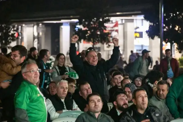 Bursaspor taraftarları Osmangazi Meydanı’nda buluştu