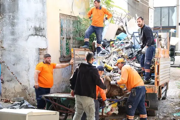 Antalya’da hurdacılara yönelik operasyonda 15 kamyon atık kaldırıldı