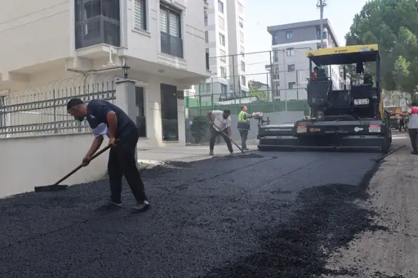 Maltepe'de asfalt çalışmaları Bağlarbaşı Mahallesi'nde sürüyor