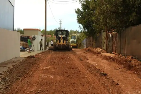 Kepez’de Çamlıca Mahallesi’nin yolunda asfalt hazırlığı tamamlandı