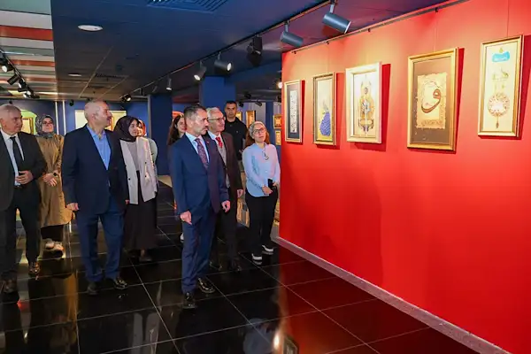 Vali Aktaş, Gebze’de Türk İslam Sanatları sergisini ziyaret etti