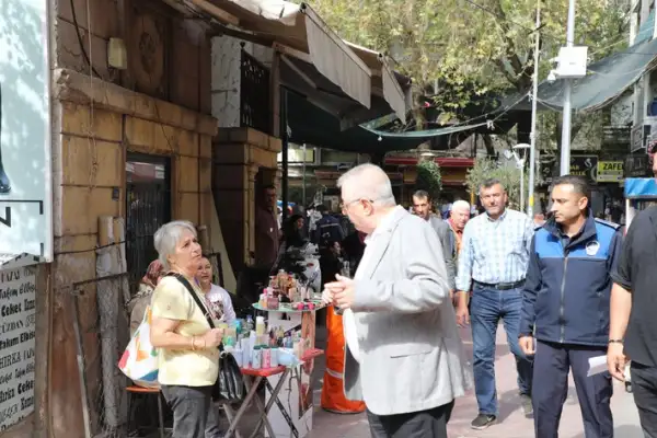 Başkan Ertaş, Çarşamba Pazarı’nda esnaf ve vatandaşlarla görüştü