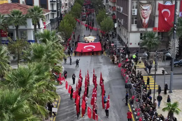 Manisa'da Cumhuriyet Bayramı geçit töreniyle kutlandı