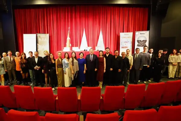 Manisa Şehir Tiyatrosu 20. yılını yeni sezonla karşılıyor