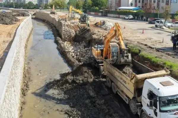 Bursa’da iki derede taş duvar çalışması yapılıyor