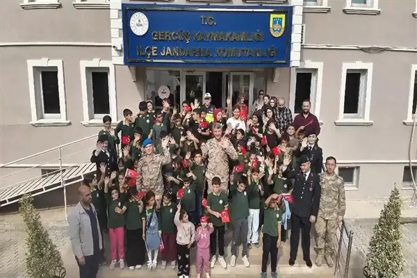 Yemişli Ortaokulu öğrencilerinden jandarmaya ziyaret