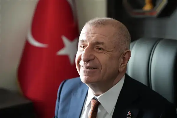 Özdağ, Denizli'de üniversitelilerle bir araya geldi