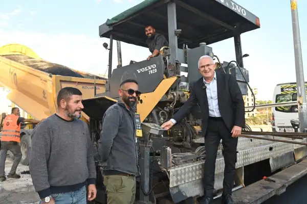 Kumluca'da 600 metrelik asfalt çalışması yapılıyor
