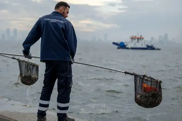 İzmir Körfezi’nden yılda bin 500 ton atık çıkarılıyor