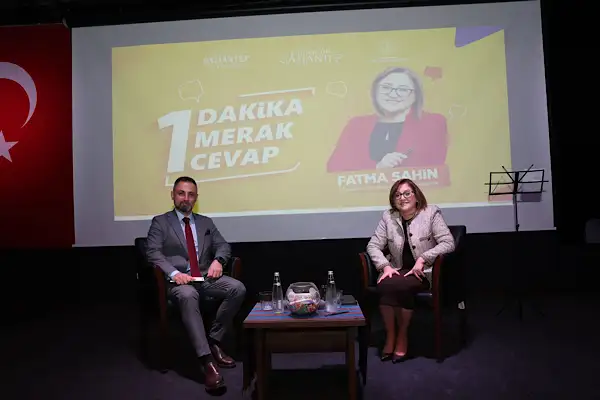 Başkan Şahin, gençlerin sorularını yanıtladı