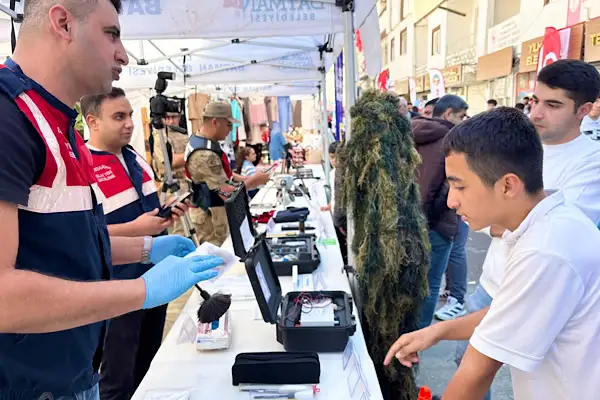 Sason Festivali'nde jandarmadan bilgilendirme ve teçhizat sergisi