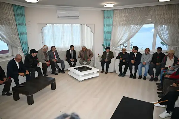 Kocaeli Valisi Aktaş, Tavşancıl Huzurevi’ni ziyaret etti