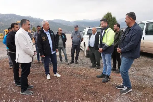 Alanya’nın kırsal mahallelerinde 25 kilometrelik asfalt çalışması sürüyor
