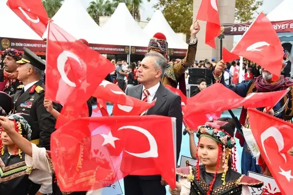 Osmaniye’de Cumhuriyet Bayramı geçit töreniyle kutlandı