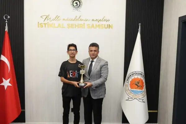 Türkiye Drone Şampiyonu Kerem Yiğit, Başkan Doğan’ı ziyaret etti