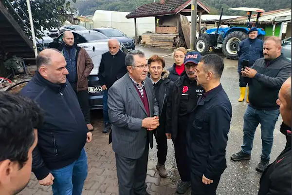 Vali Aktaş, Gebze’de selde kaybolan vatandaş için yürütülen çalışmaları inceledİ