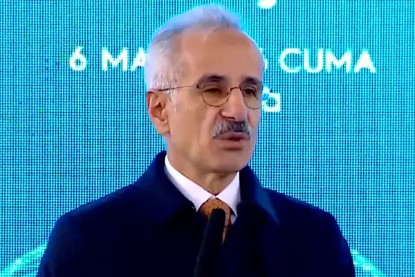 Uraloğlu: Veri Merkezlerimizi Türkiye'nin yeni dijital kaleleri olarak konumlandırıyoruz