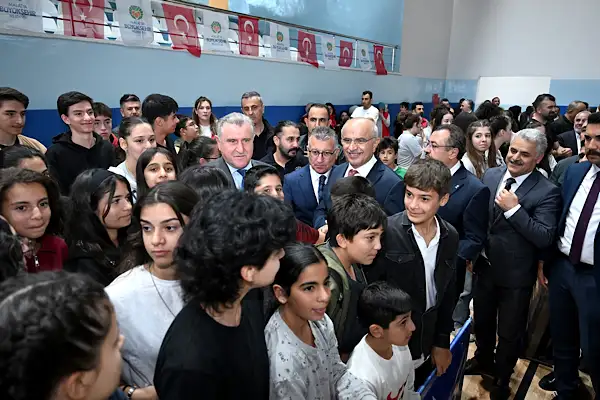 Gençlik ve Spor Bakanı Bak, Melekbaba Spor Kompleksi'nde incelemeler yaptı