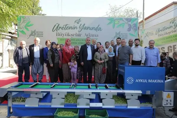 Adana Büyükşehir Belediyesinden Karaisalı’daki zeytin üreticilerine makine desteği