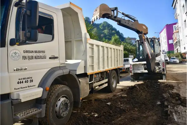 Giresun Belediyesi ekipleri şehir genelinde çalışmalarını sürdürüyor