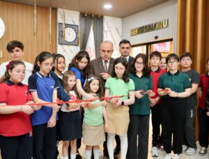 Vali Erol, “Anne Sevgisi” sergisinin açılışına katıldı