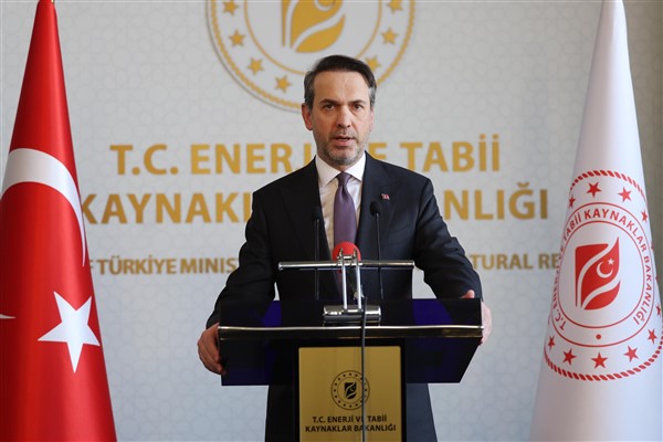 Bakan Bayraktar, Erzincan’da gençlerle buluştu