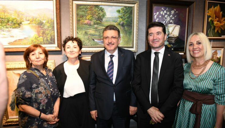 Başkan Genç, ressam Güner’in anısına düzenlenen “Tuvaldeki İzler” sergisine katıldı
