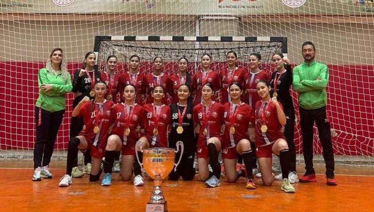 Kepez Belediyespor Yıldız Kızlar Hentbol Takımı şampiyon oldu
