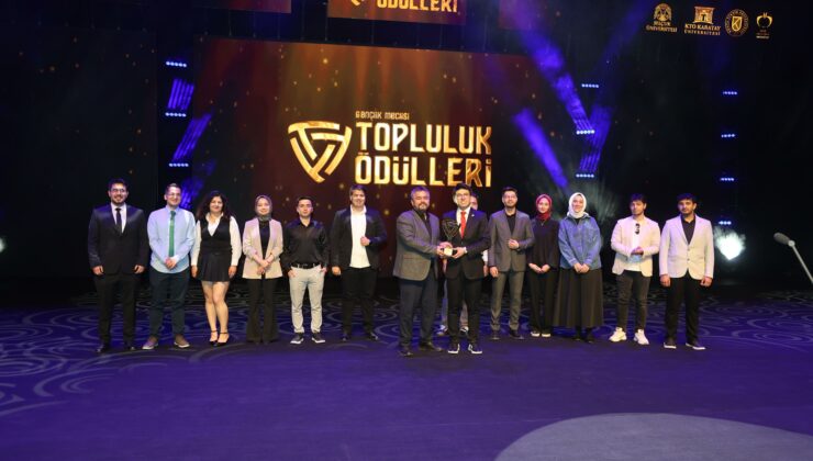 Konya’da  “BizBize Fest Bi’ Başka” festivali kapsamında topluluk ödül töreni düzenlendi