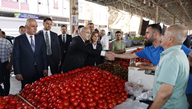 Vali Köşger, pazarcı esnafıyla bir araya geldi