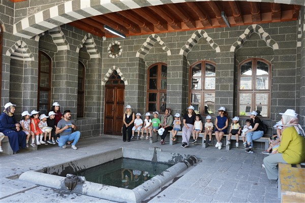 Zarokistan Perperike öğrencileri, Cemil Paşa Konağı’nı ziyaret etti