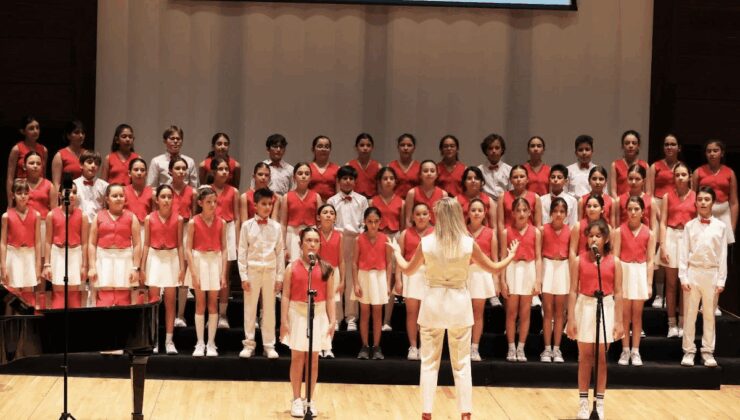 İzmir’de Uluslararası Çok Sesli Korolar Festivali başladı