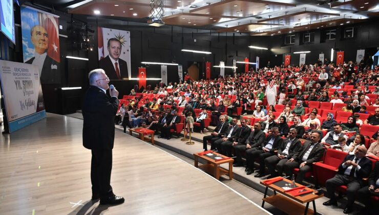 Başkan Büyükkılıç, Genç KAYMEK Gençlik Merkezleri’nin yılsonu programına katıldı