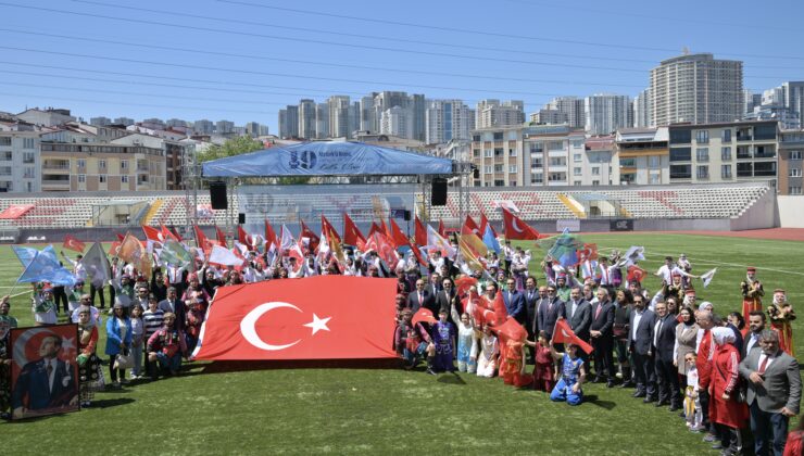 Esenyurt’ta Turgut Özal Stadyumu’nda 19 Mayıs kutlamaları yapıldı