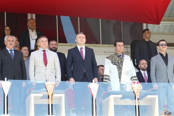 Ardahan Üniversitesi’nde mezuniyet coşkusu yaşandı