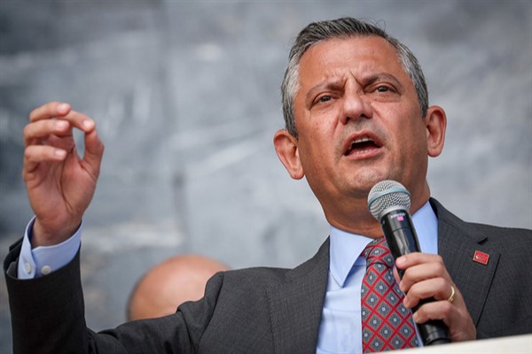 CHP Genel Başkanı Özel, Ankara Yarı Maratonu ve Halk Koşusuna katıldı