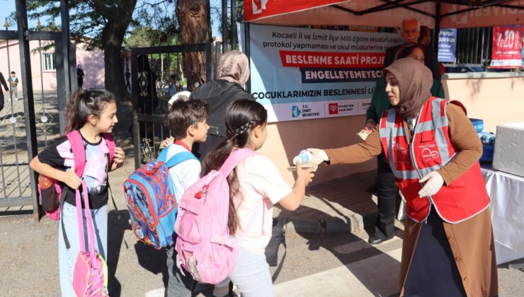 İzmit Belediyesi, Beslenme Saati projesini öğrencilerle buluşturmayı sürdürüyor
