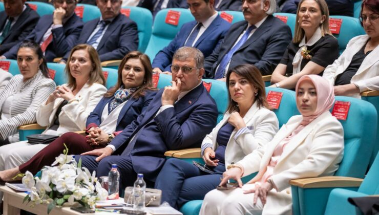 Başkan Tugay, Kadın Erkek Fırsat Eşitliği Çalıştayı’na katıldı