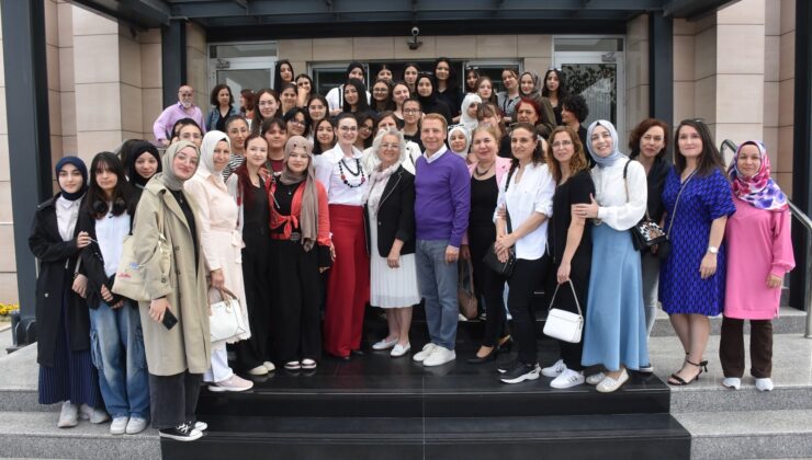 Geleceğin tasarımcıları moda tasarımcısı Atıl Kutoğlu ile buluştu