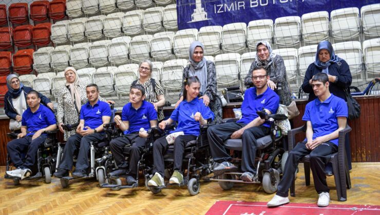 İzmir Büyükşehir Belediyesi’nden boccia takımı annelerine ziyaret