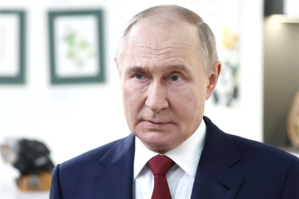 Putin, Trump ile telefonda görüştü