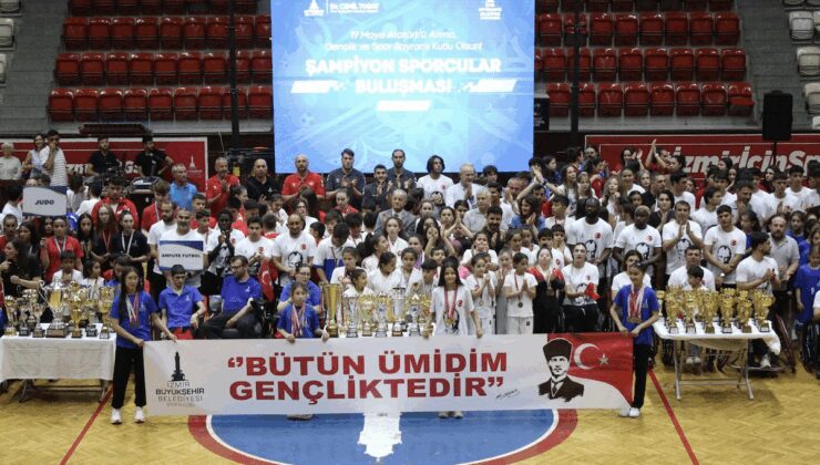 Celal Atik Spor Salonu’nda tören düzenlendi