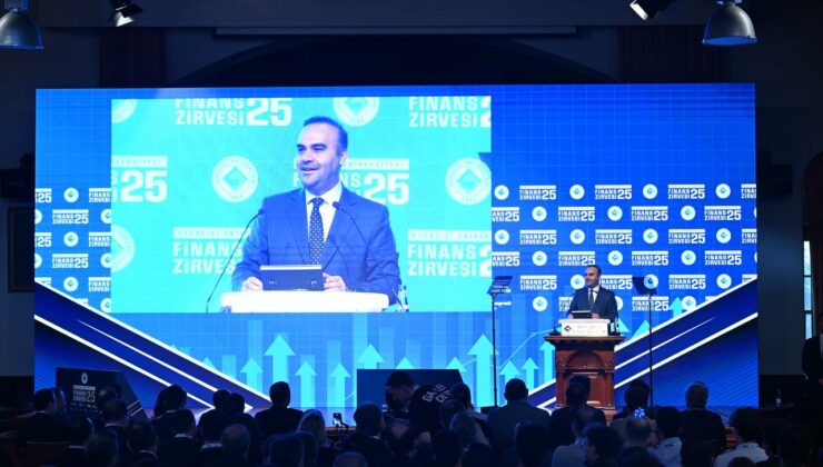 Bakan Kacır, Boğaziçi Üniversitesi Finans Zirvesi’ne katıldı