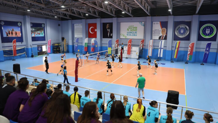 Kardeş Şehirler Voleybol Turnuvası başladı