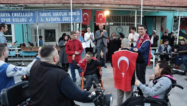 Kütahya Belediyesi’nden özel bireyler için asker kınası eğlencesi