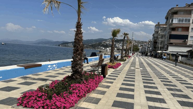 Bursa’da kent genelinde çiçeklendirme çalışmaları devam ediyor