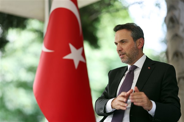 Bakan Bayraktar, IRENA Genel Direktörü Camera ile görüştü